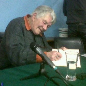 Dervla Murphy signing A Month by the Sea: Encounters in Gaza at the Teachers Club.