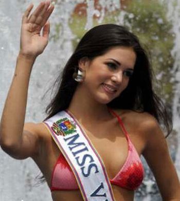 Dayana Mendoza of Venezuela is Miss Universe