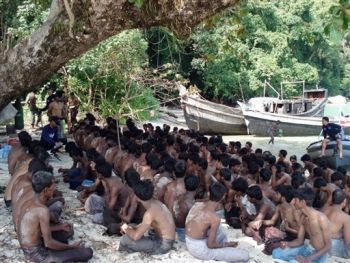 Endangered Rohingya boat people