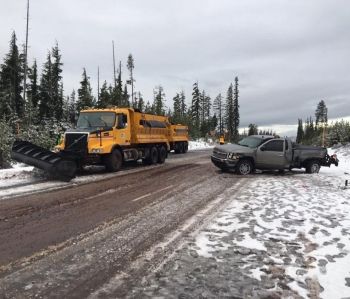 santiam pass snow