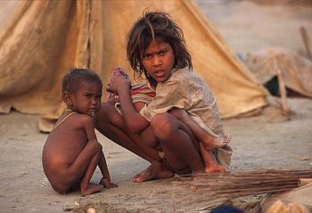 Starving children in India