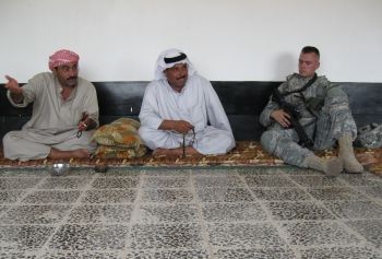 Iraq sheiks with US soldier